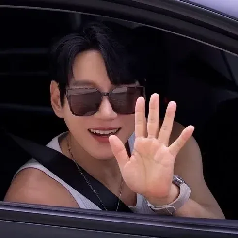 Recent activity shot of Hwang Chiyeol