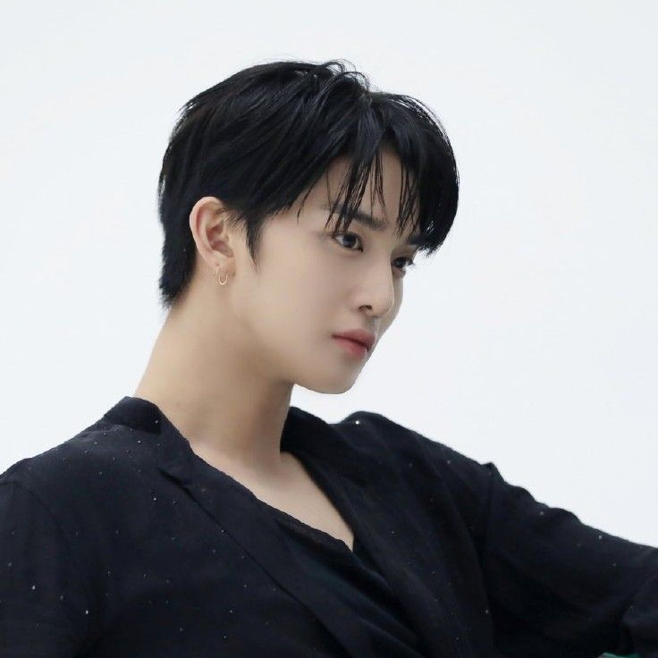 Behind-the-scenes cut of Bae Jinyoung