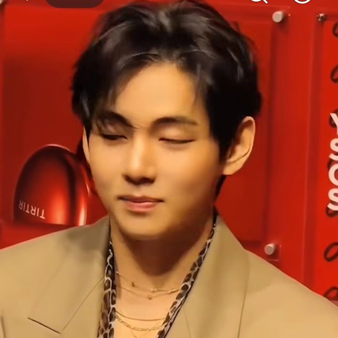 뷔 (방탄소년단)의 최신 사진