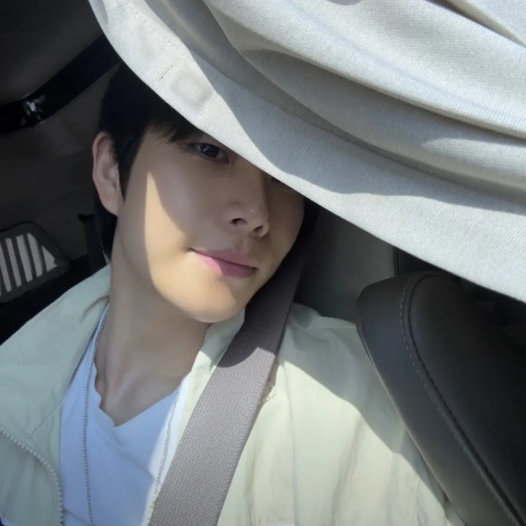 A moment captured by MJ (ASTRO)'s fan