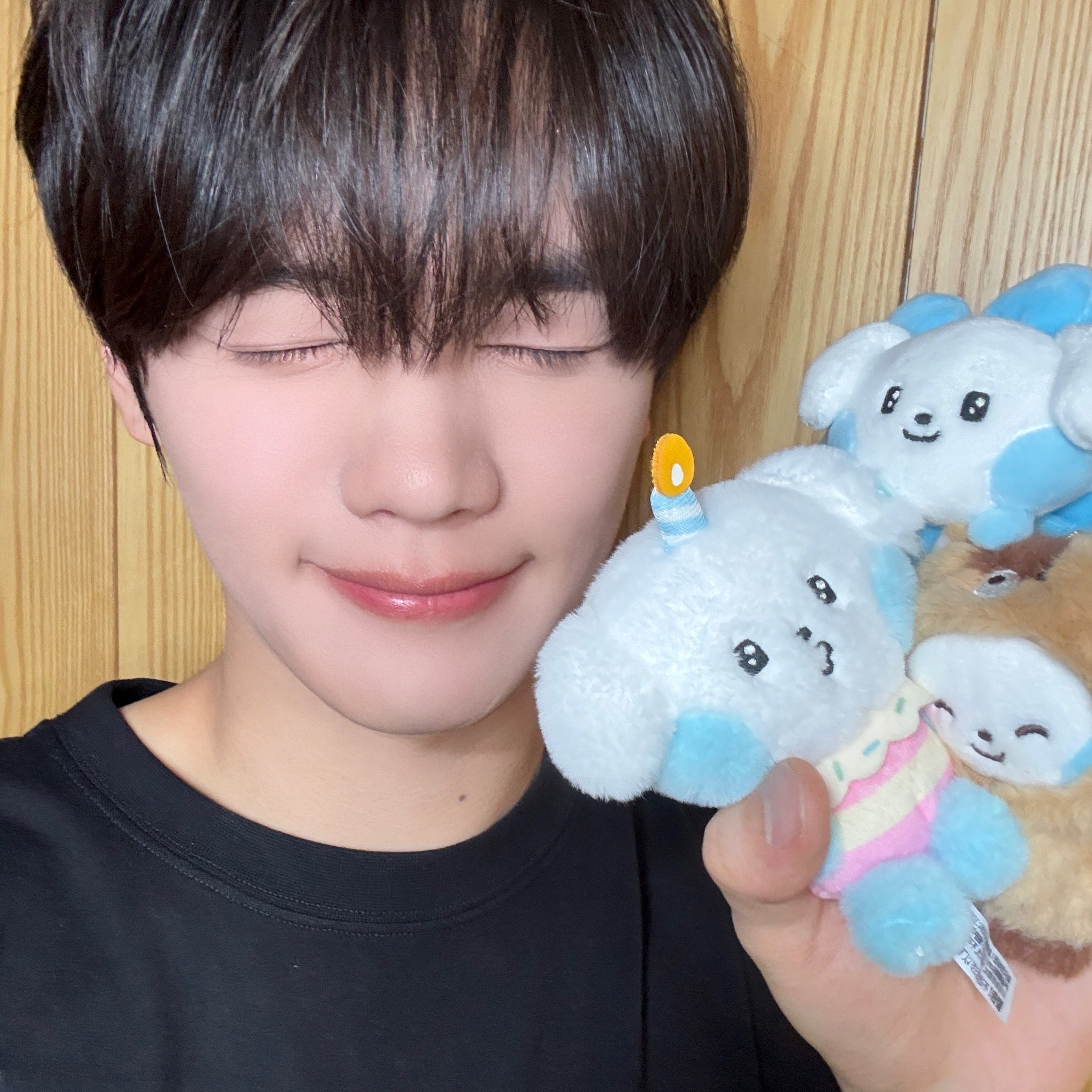 A moment captured by Kim Gyuvin (ZEROBASEONE)'s fan