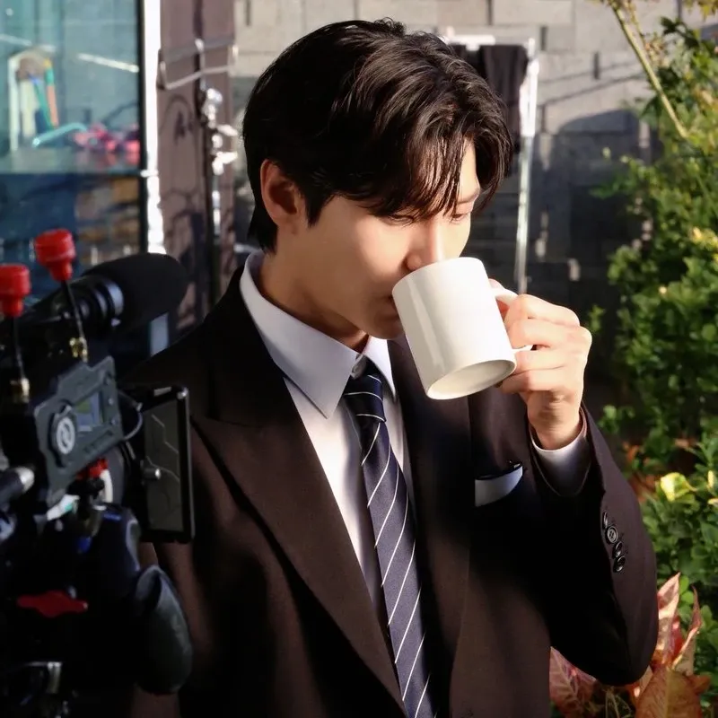 Behind-the-scenes cut of LEO (VIXX)