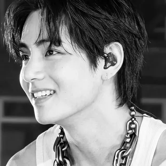 Recent activity shot of V (BTS)