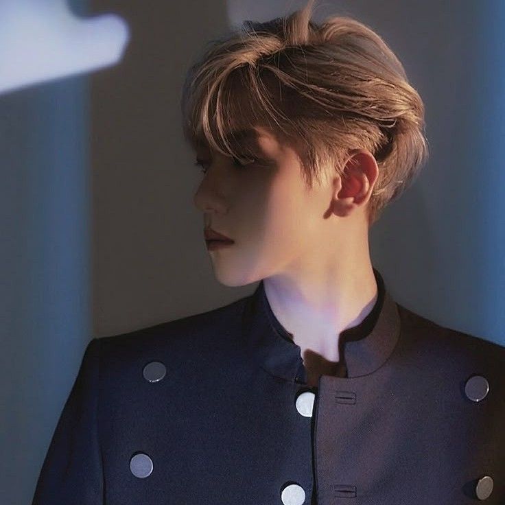 백현 (EXO)의 최신 사진