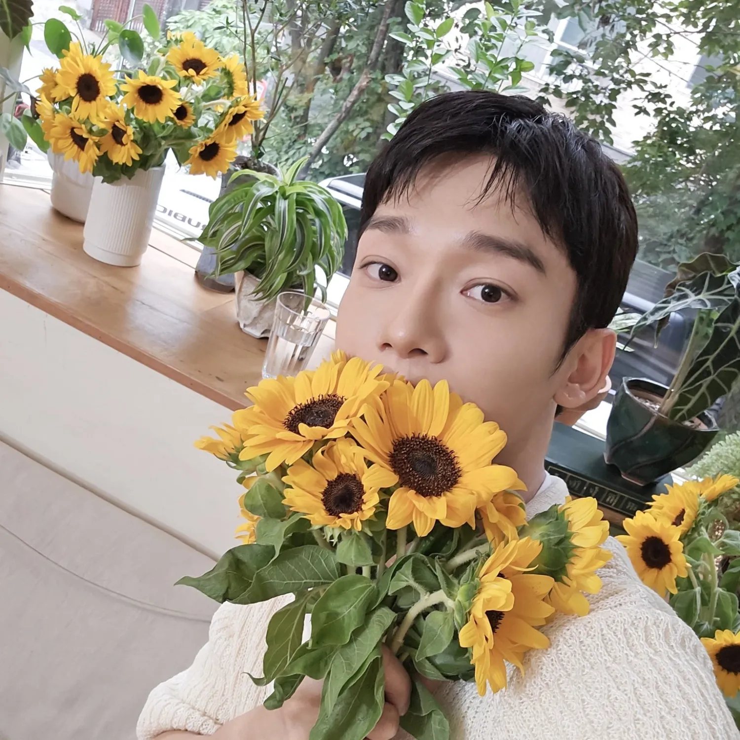 Behind-the-scenes cut of Chen (EXO)
