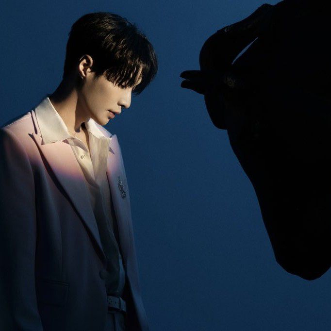 Recent activity shot of Lay (EXO)