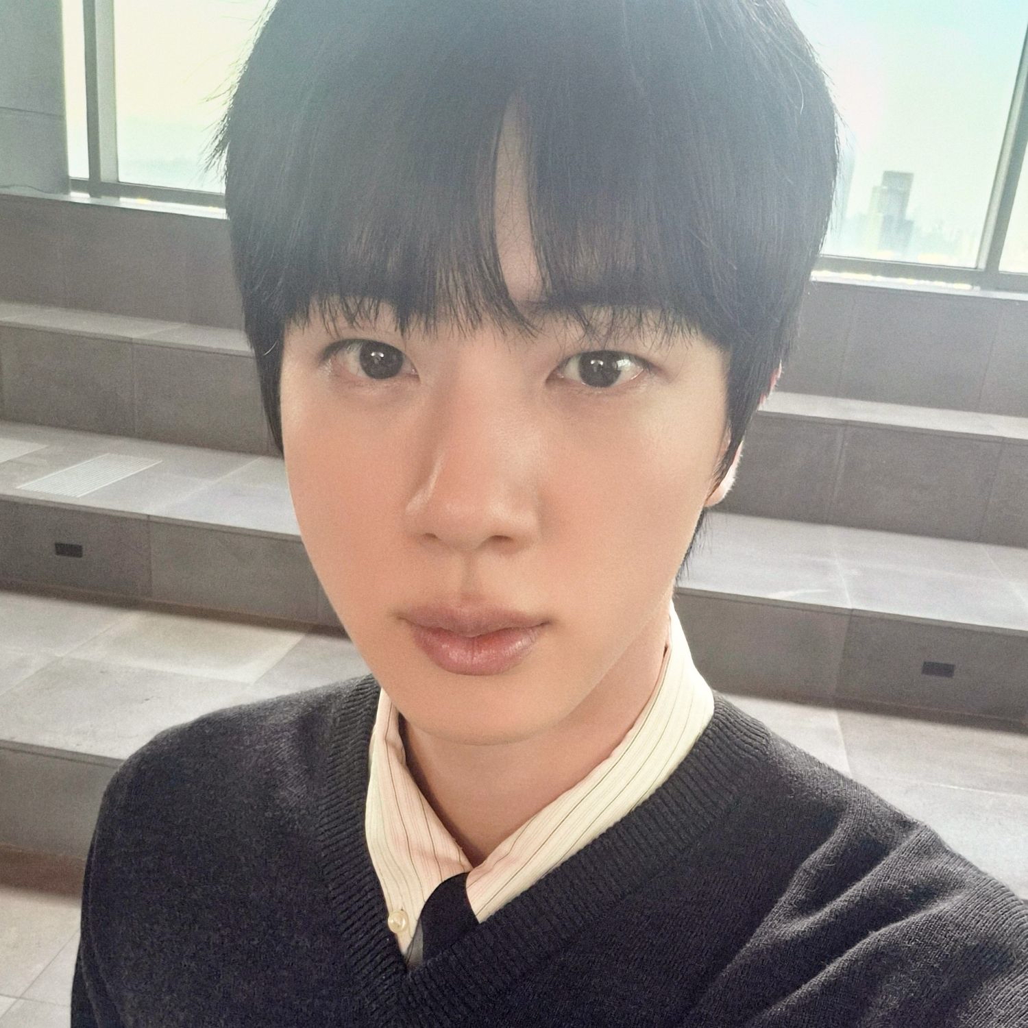 Foto aktivitas terbaru Jin (BTS)