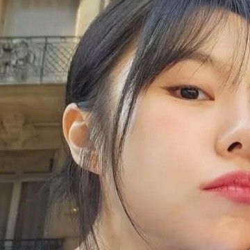 Foto aktivitas terbaru Moonbyul (MAMAMOO)