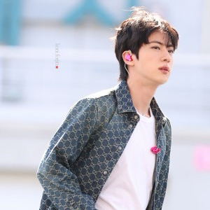 진 (방탄소년단)의 최신 사진