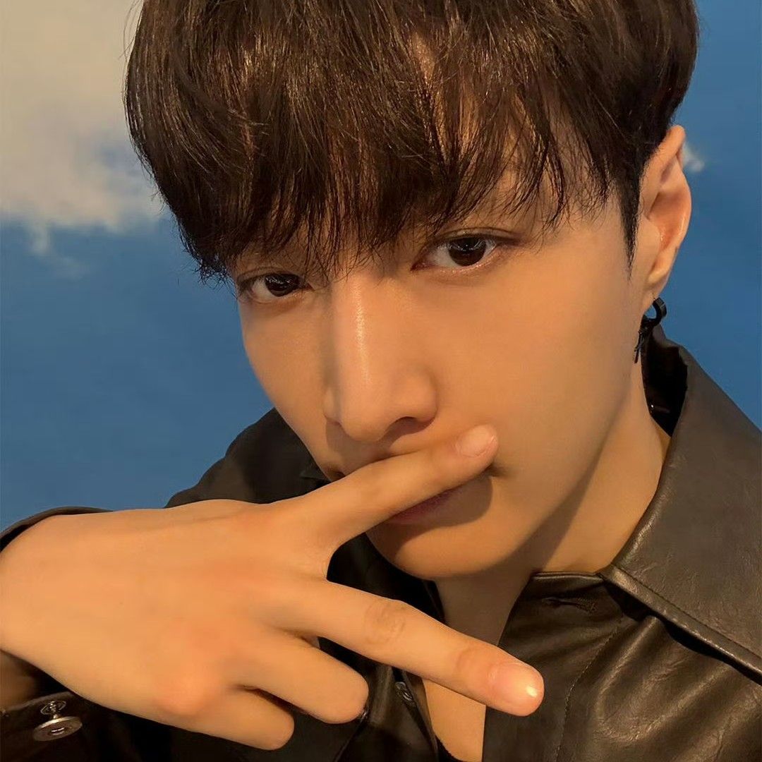 Latest photo of Lay (EXO)