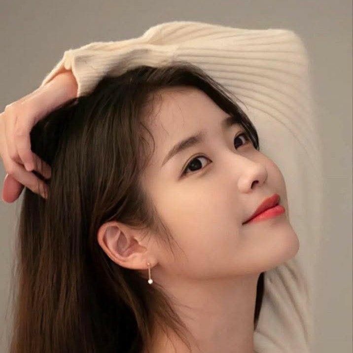 Foto aktivitas terbaru IU