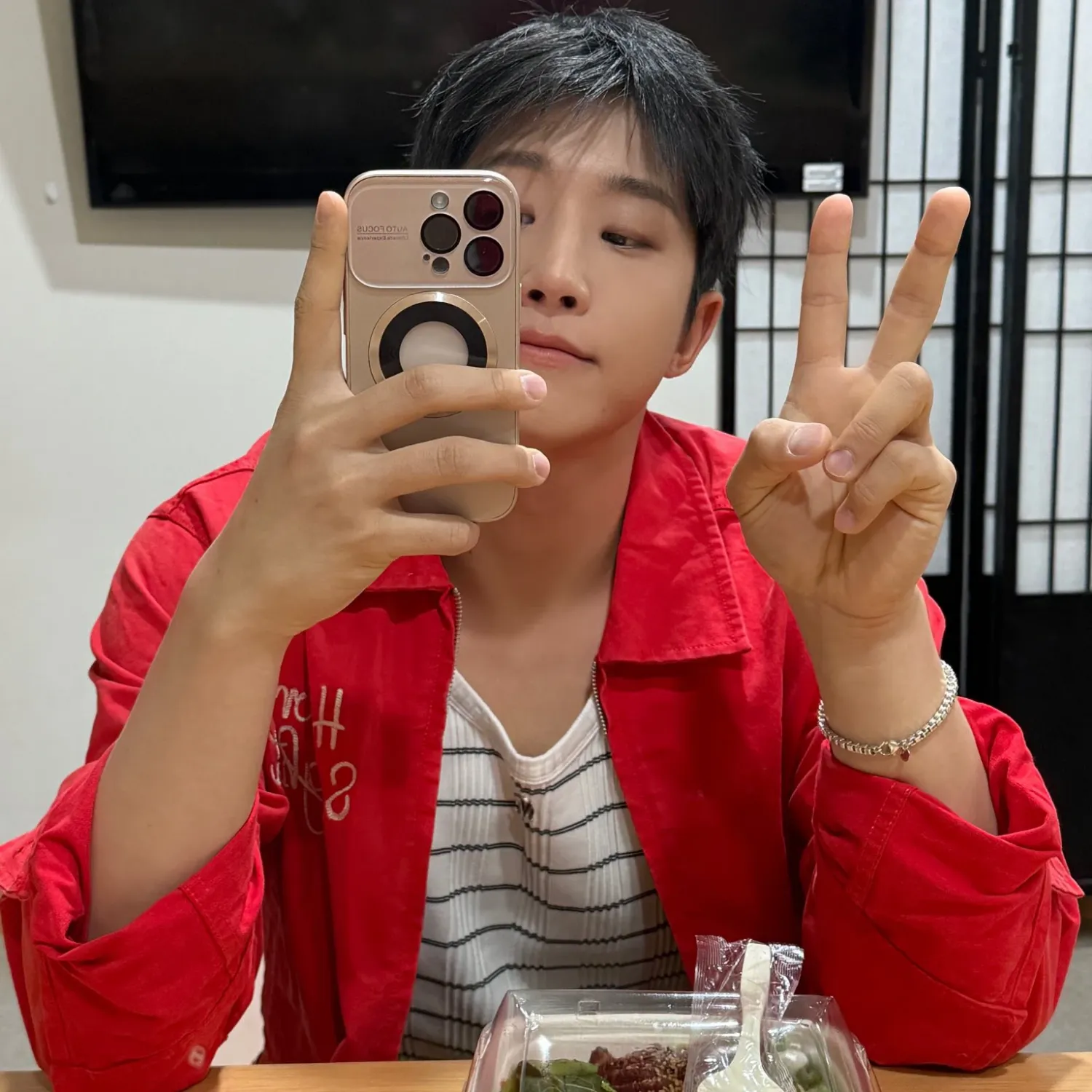 Latest photo of Jinjin (ASTRO)