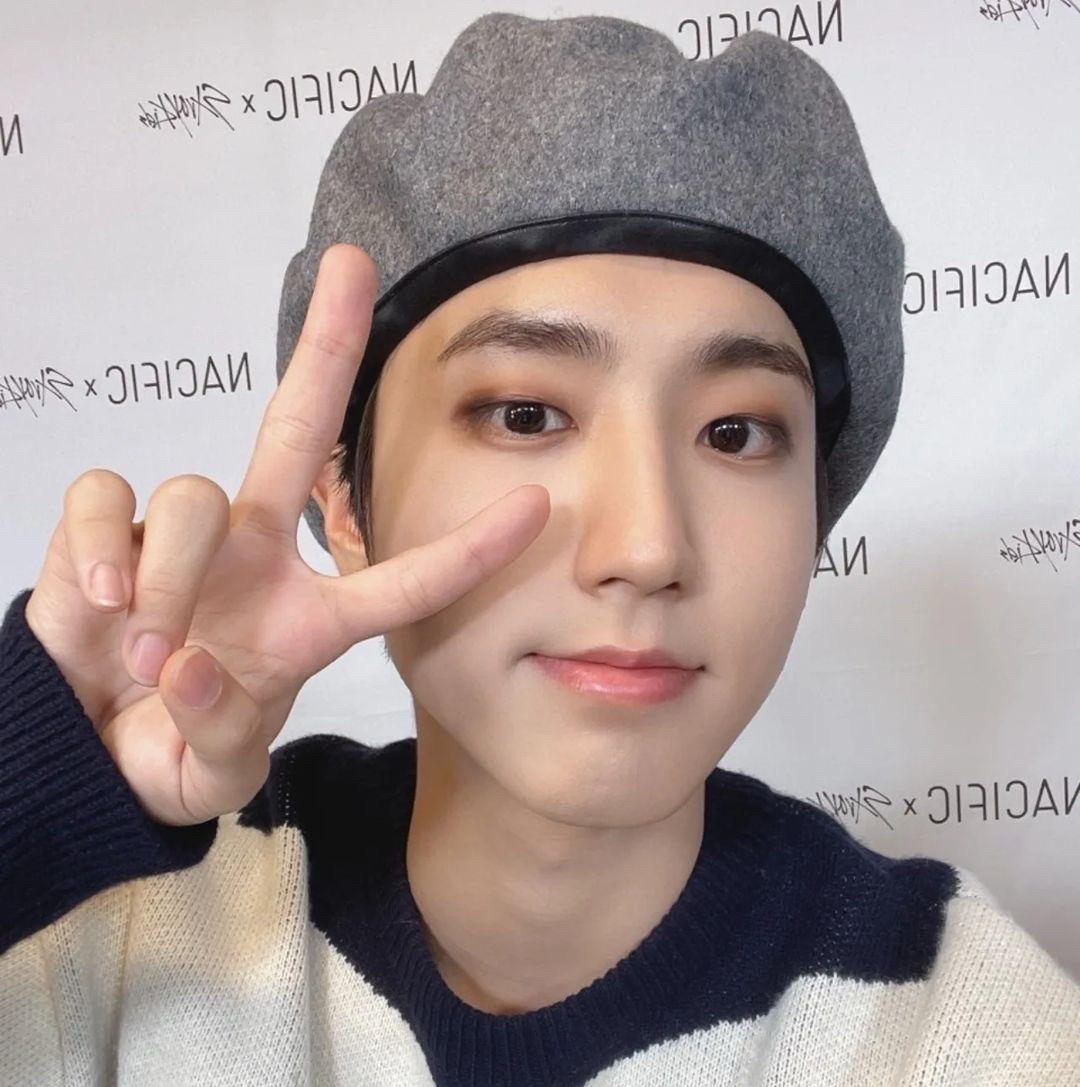 Latest photo of HAN (Stray Kids)