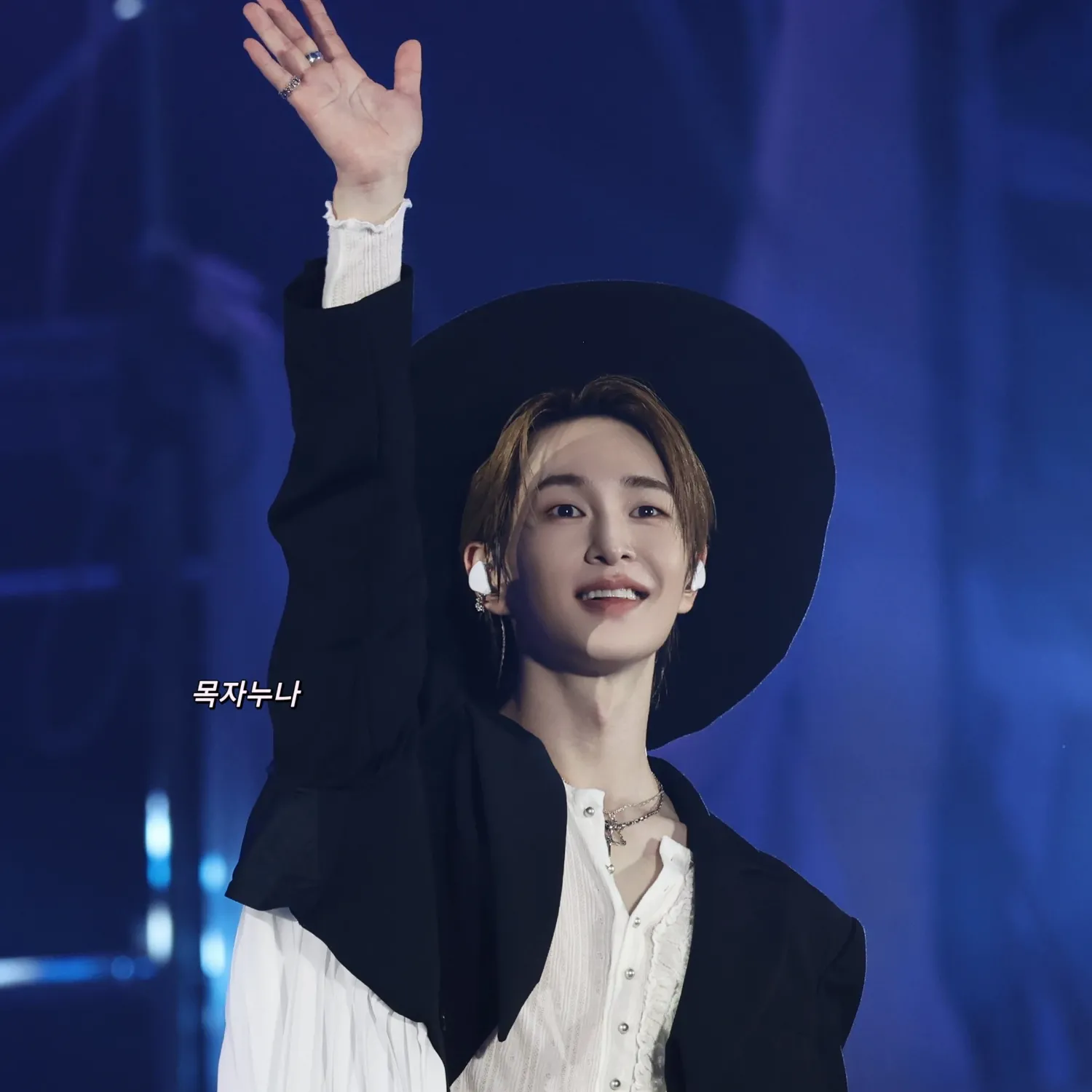 Behind-the-scenes cut of Onew (SHINee)