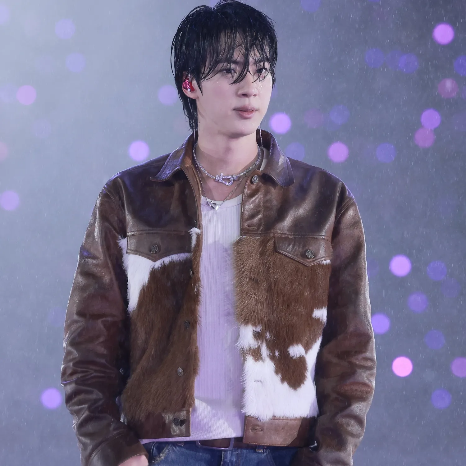 Foto aktivitas terbaru Jin (BTS)