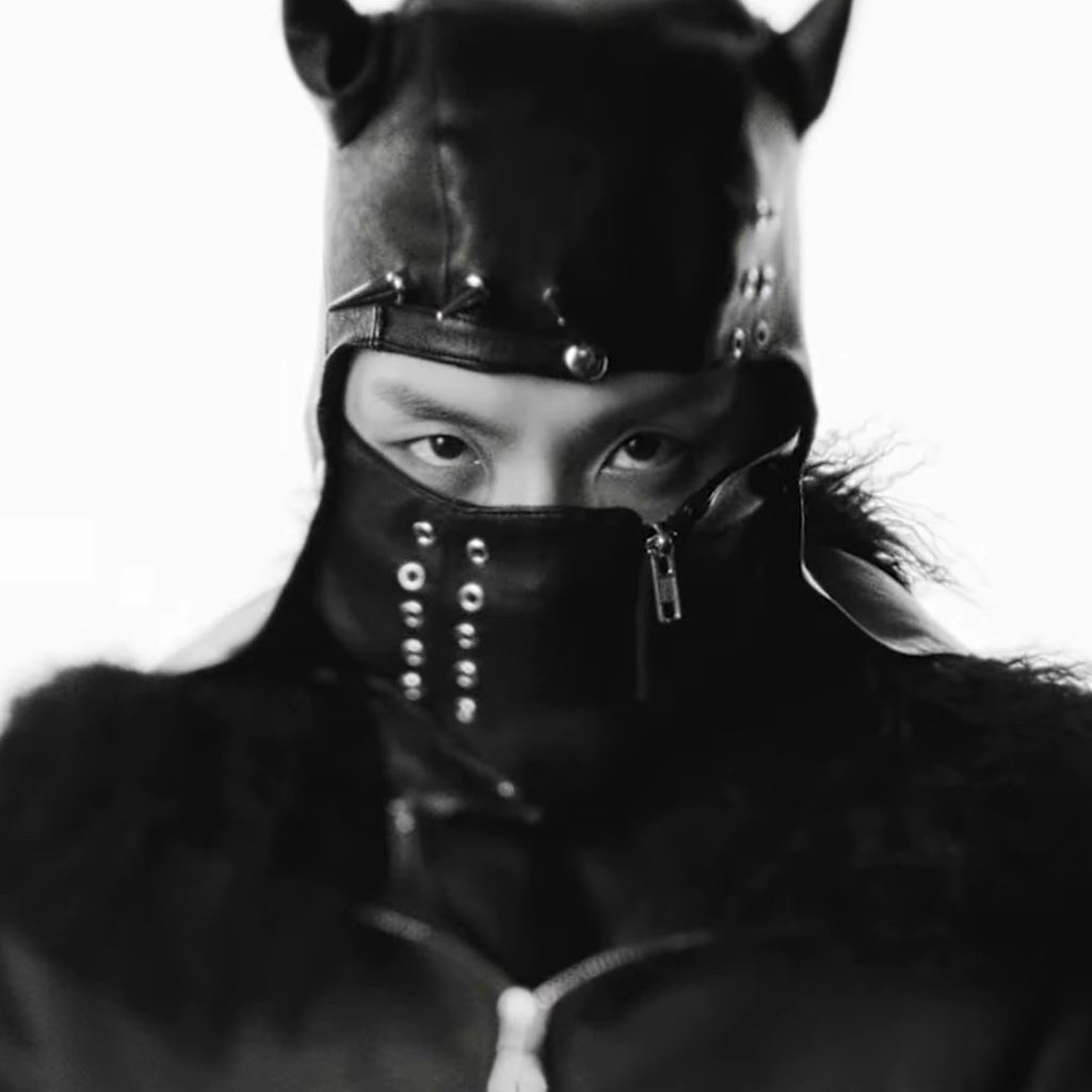 Foto aktivitas terbaru j-hope (BTS)