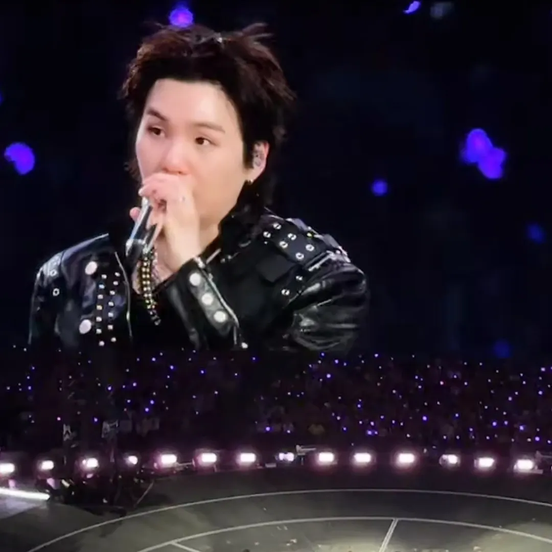 Foto aktivitas terbaru SUGA (BTS)