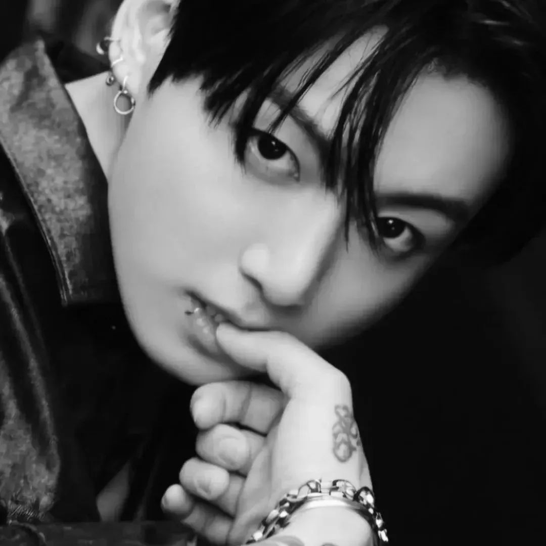 Foto aktivitas terbaru Jungkook (BTS)