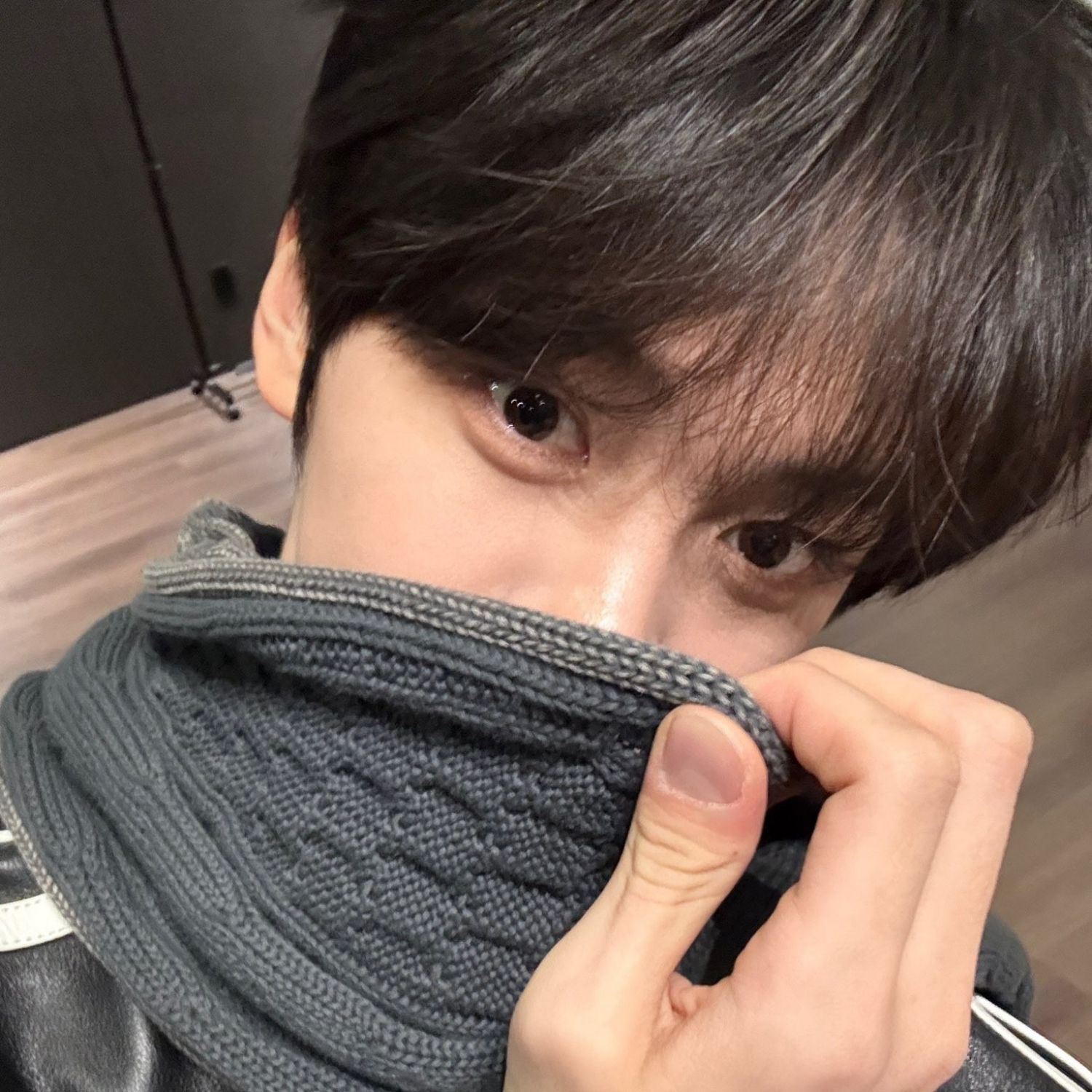 Recent activity shot of Kim Gyuvin (ZEROBASEONE)