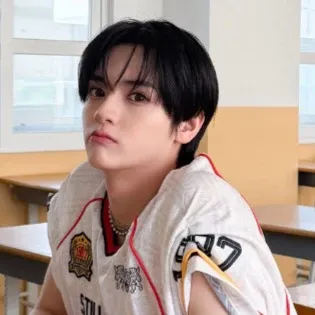 Behind-the-scenes cut of Sungyun (n.SSign)