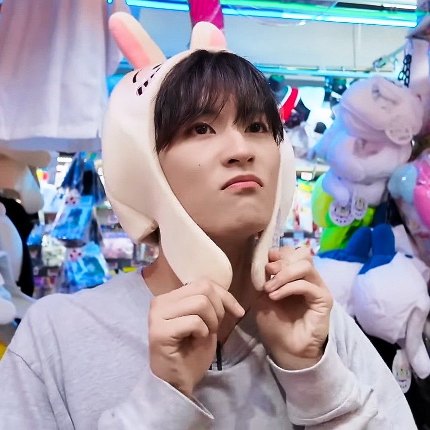 A moment captured by Mark (NCT 127, NCT DREAM)'s fan