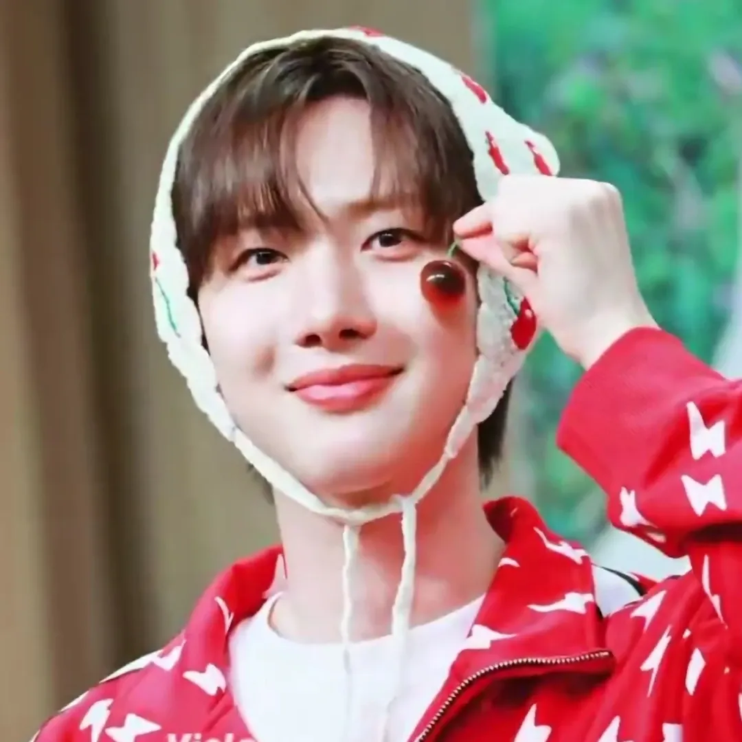 Hui (PENTAGON)的最新活动照片