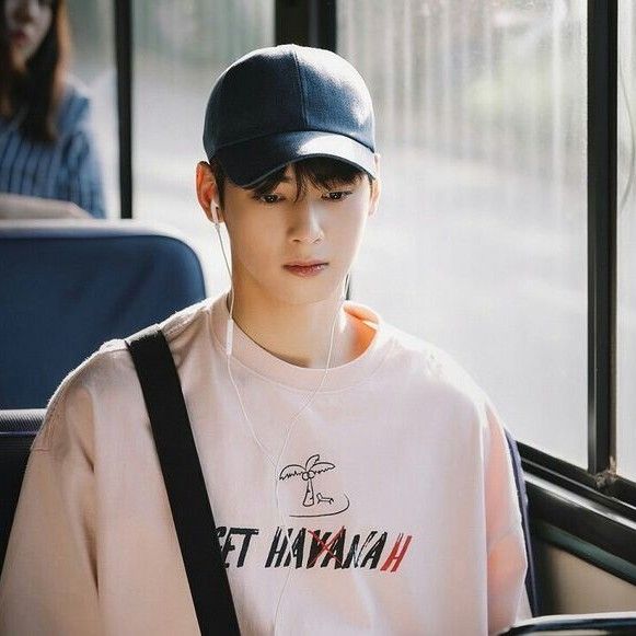 A moment captured by Eunwoo (ASTRO)'s fan