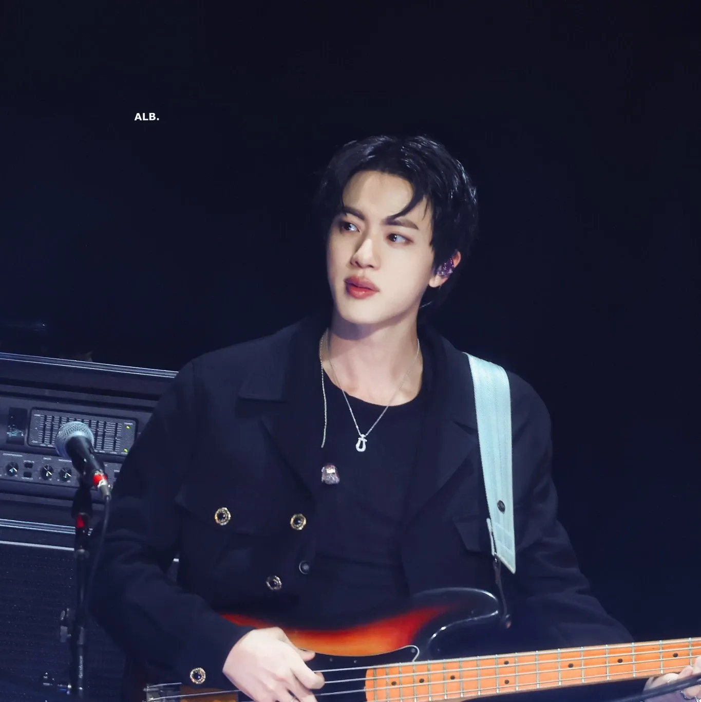 Momen yang diabadikan oleh penggemar Jin (BTS)