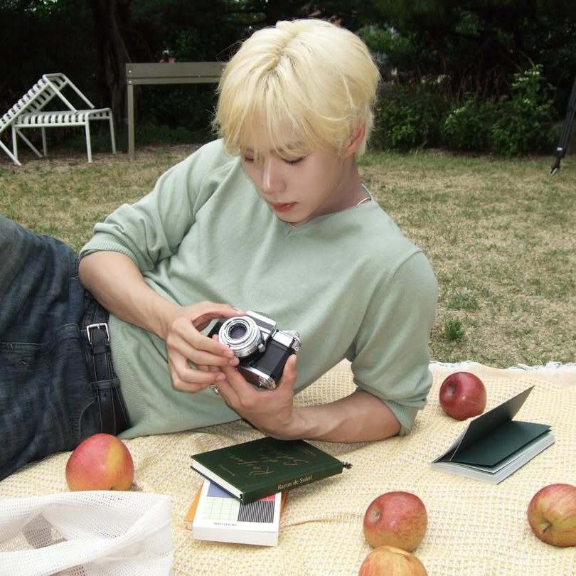 Behind-the-scenes cut of Kim Junseo (ALPHA DRIVE ONE)