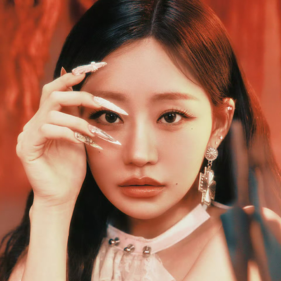 Behind-the-scenes cut of Julie (KISS OF LIFE)