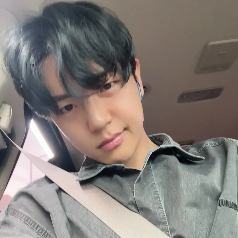 A moment captured by Donghun (A.C.E)'s fan