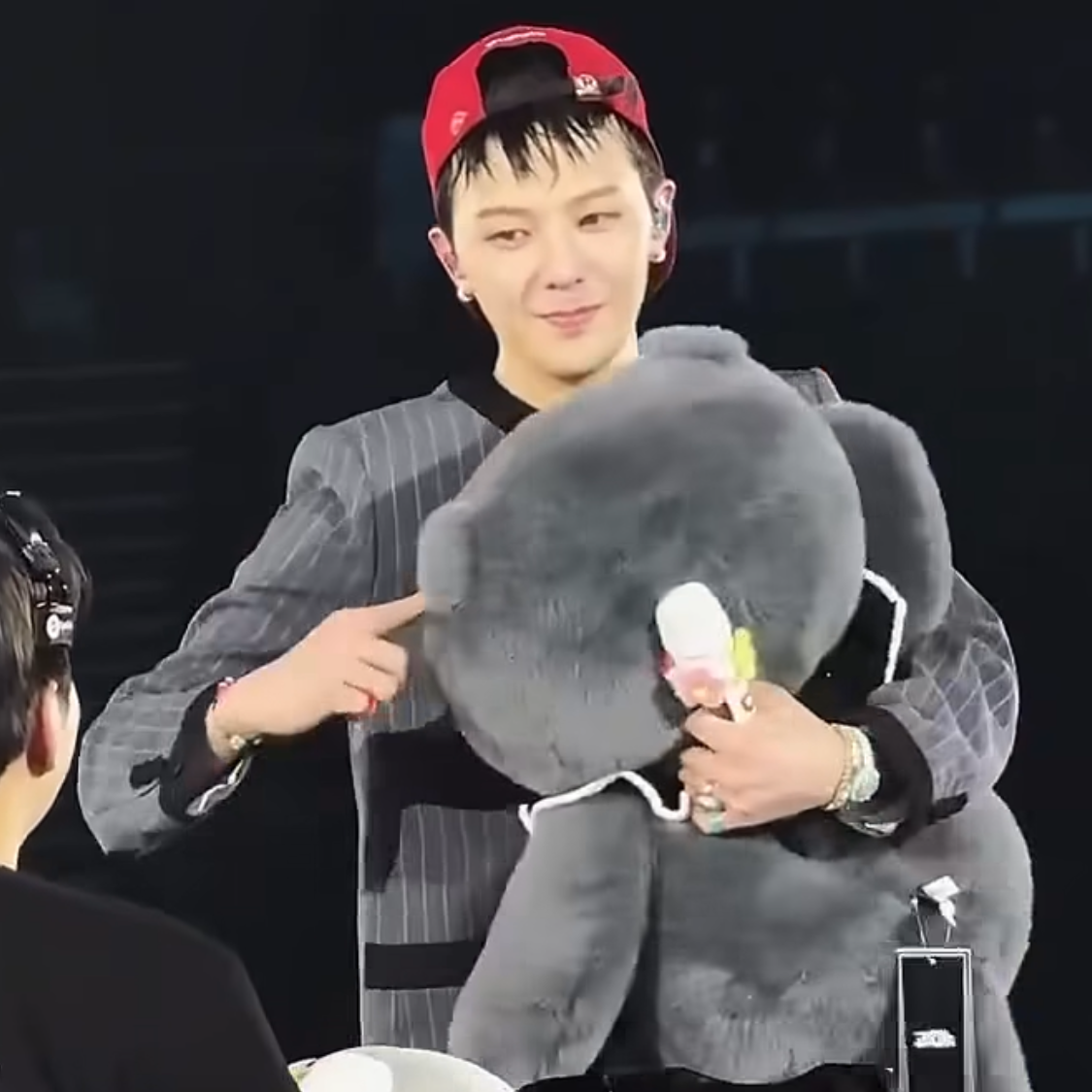 Behind-the-scenes cut of G-DRAGON (BIGBANG)