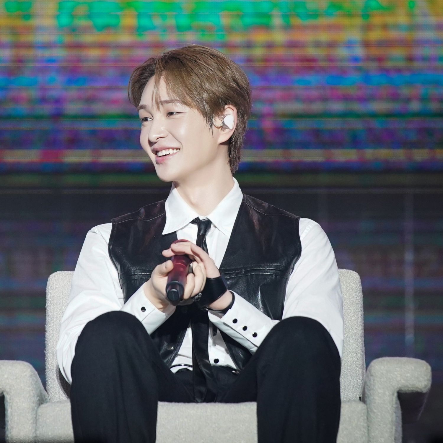 Behind-the-scenes cut of Onew (SHINee)