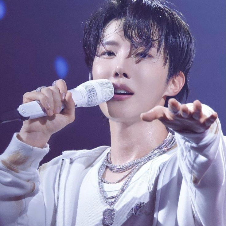 제이홉 (방탄소년단)의 최신 사진