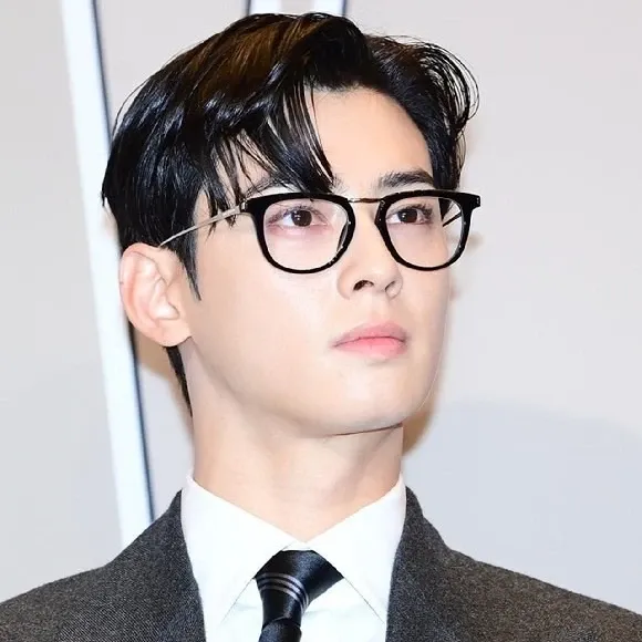Recent activity shot of Eunwoo (ASTRO)