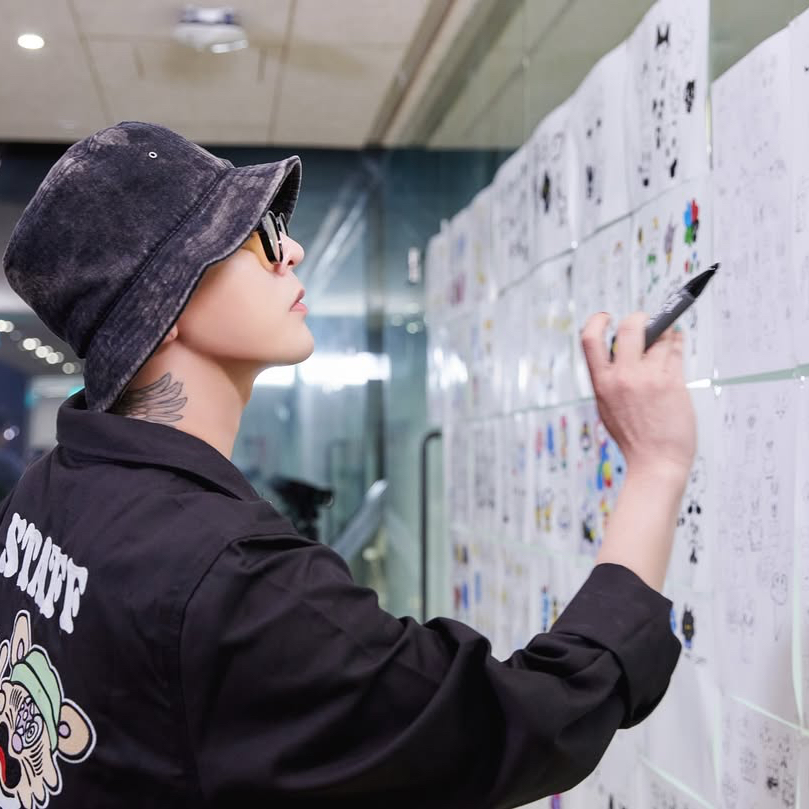 Recent activity shot of G-DRAGON (BIGBANG)