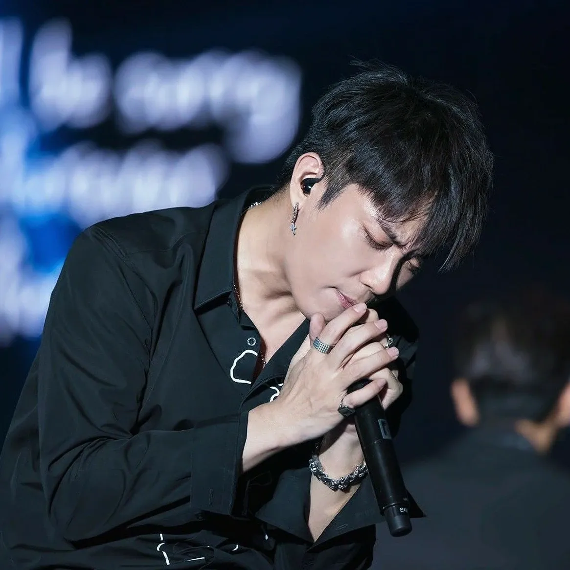 Recent activity shot of Eun Jiwon (SECHSKIES)