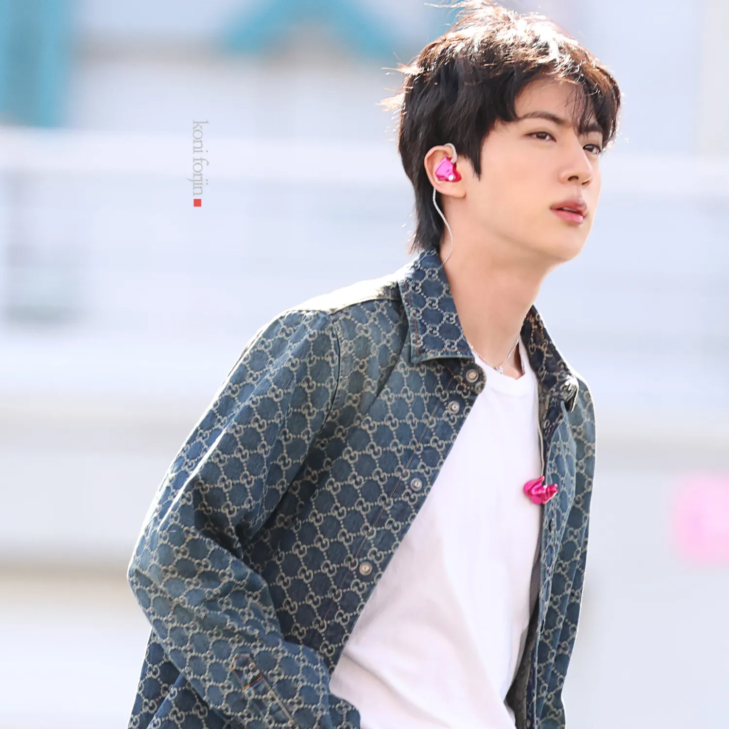 Foto aktivitas terbaru Jin (BTS)