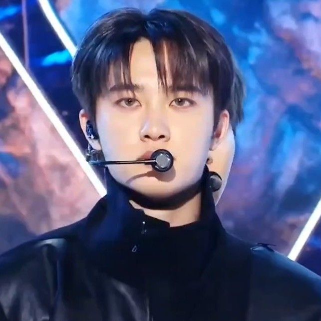 디오 (EXO) 최근 활동샷