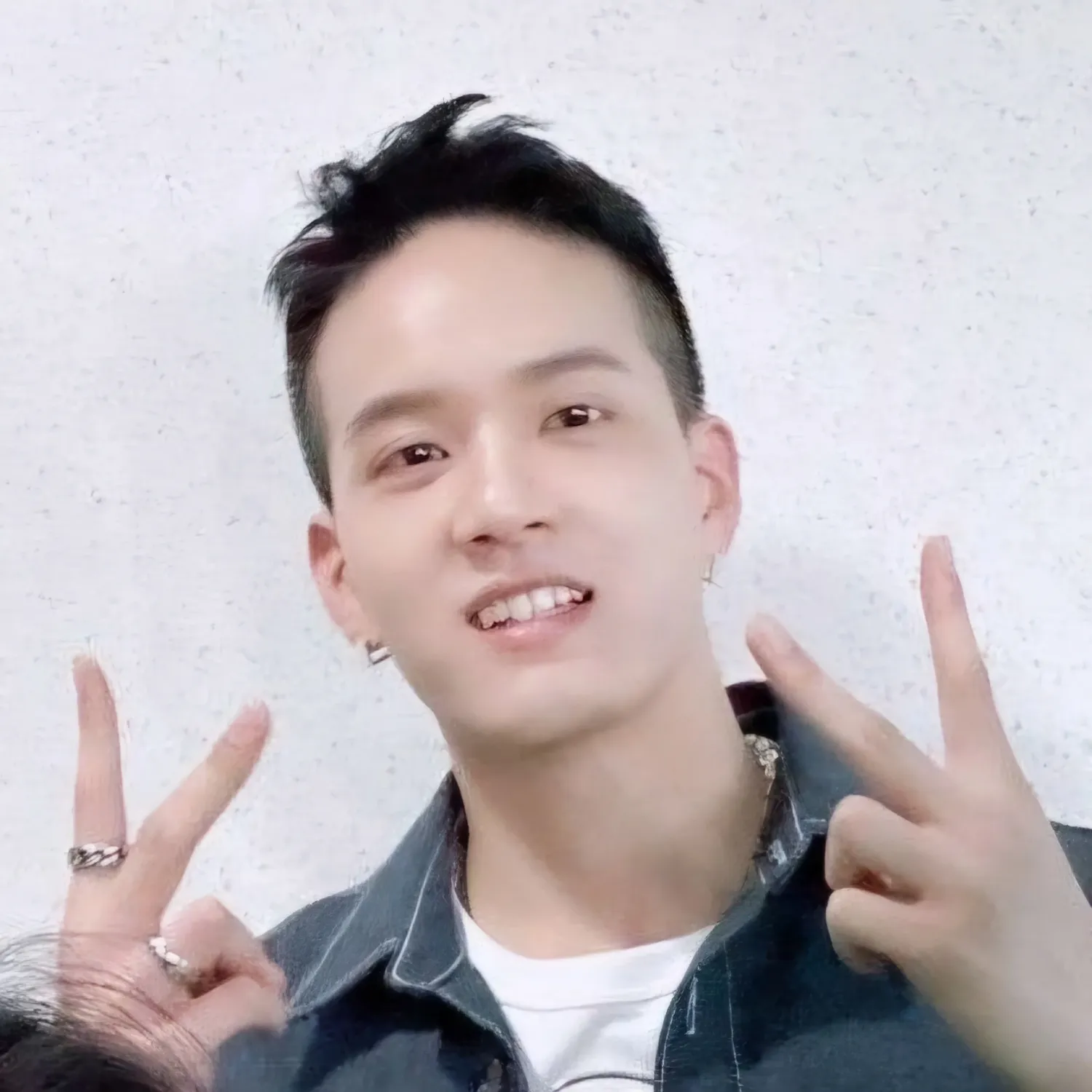 Latest photo of Peniel (BTOB)