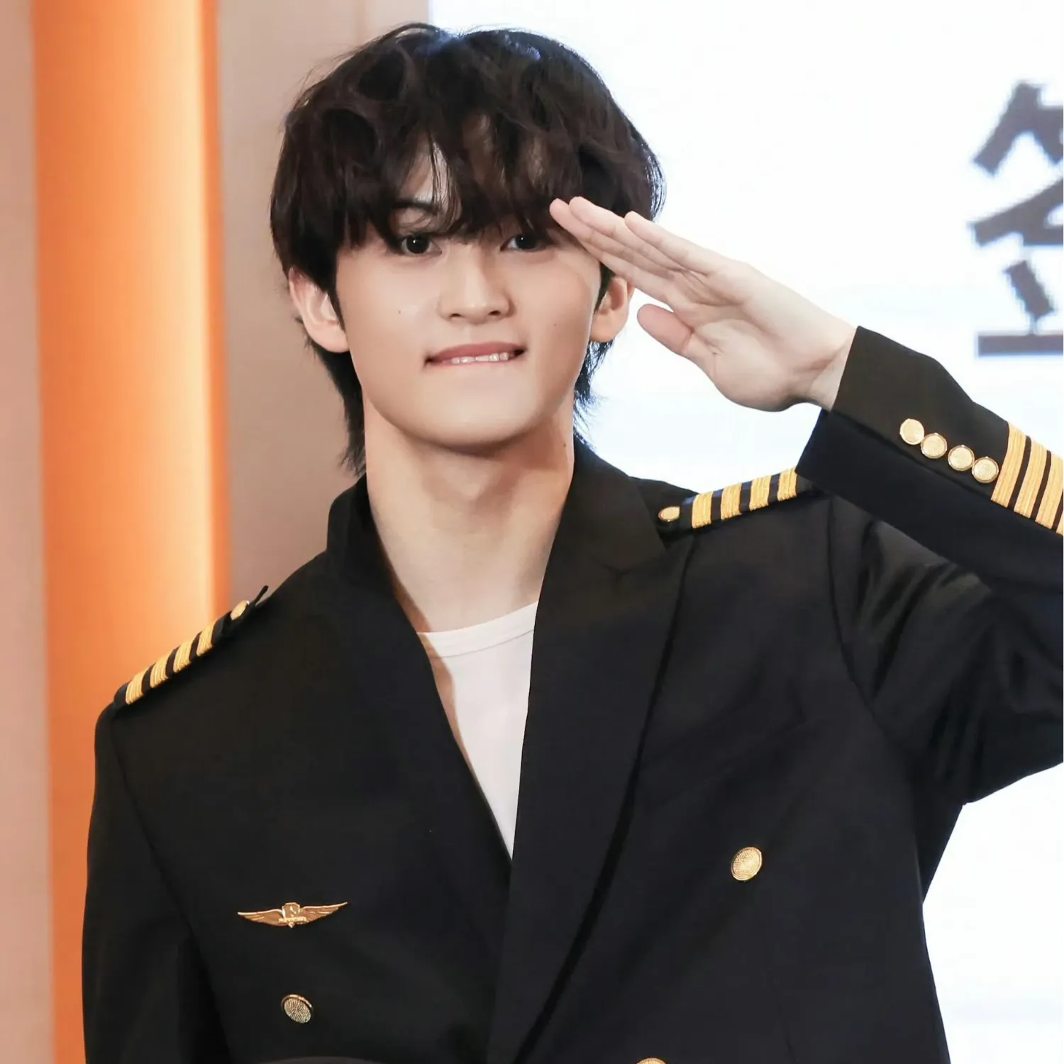 Behind-the-scenes cut of Mark (NCT 127, NCT DREAM)