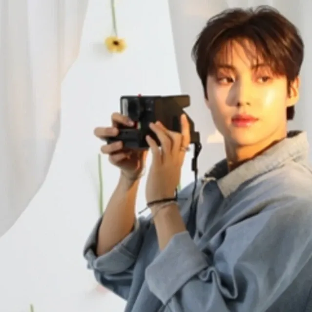 Latest photo of Lee Eunsang (YOUNITE)