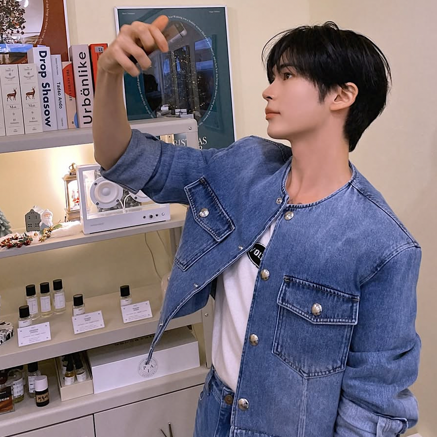 Recent activity shot of Sung Hanbin (ZEROBASEONE)