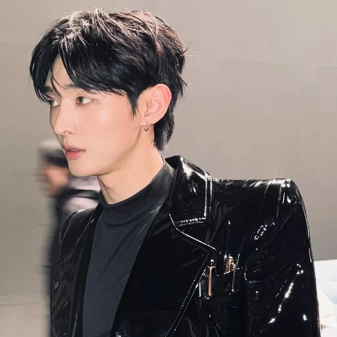 Foto aktivitas terbaru Yoon Jisung