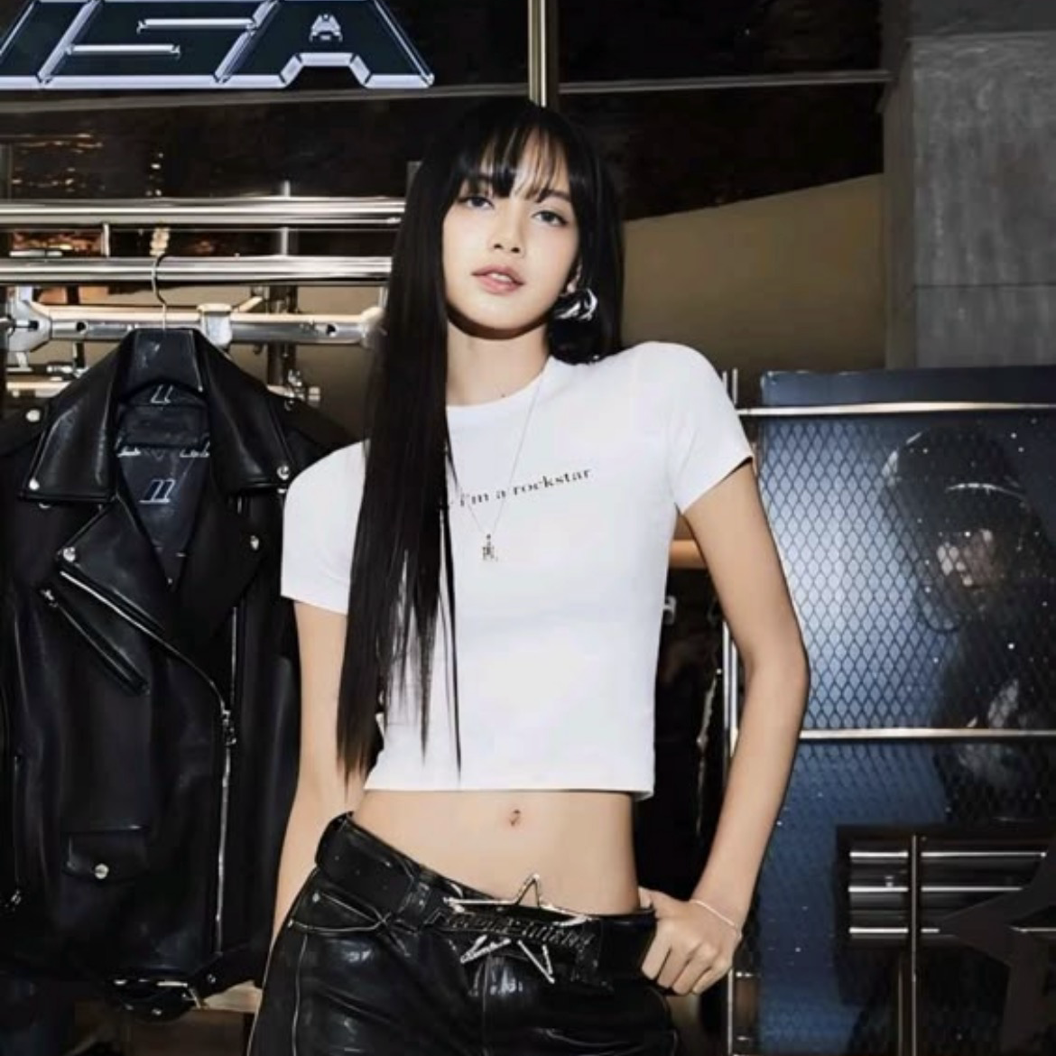 Foto aktivitas terbaru Lisa (BLACKPINK)