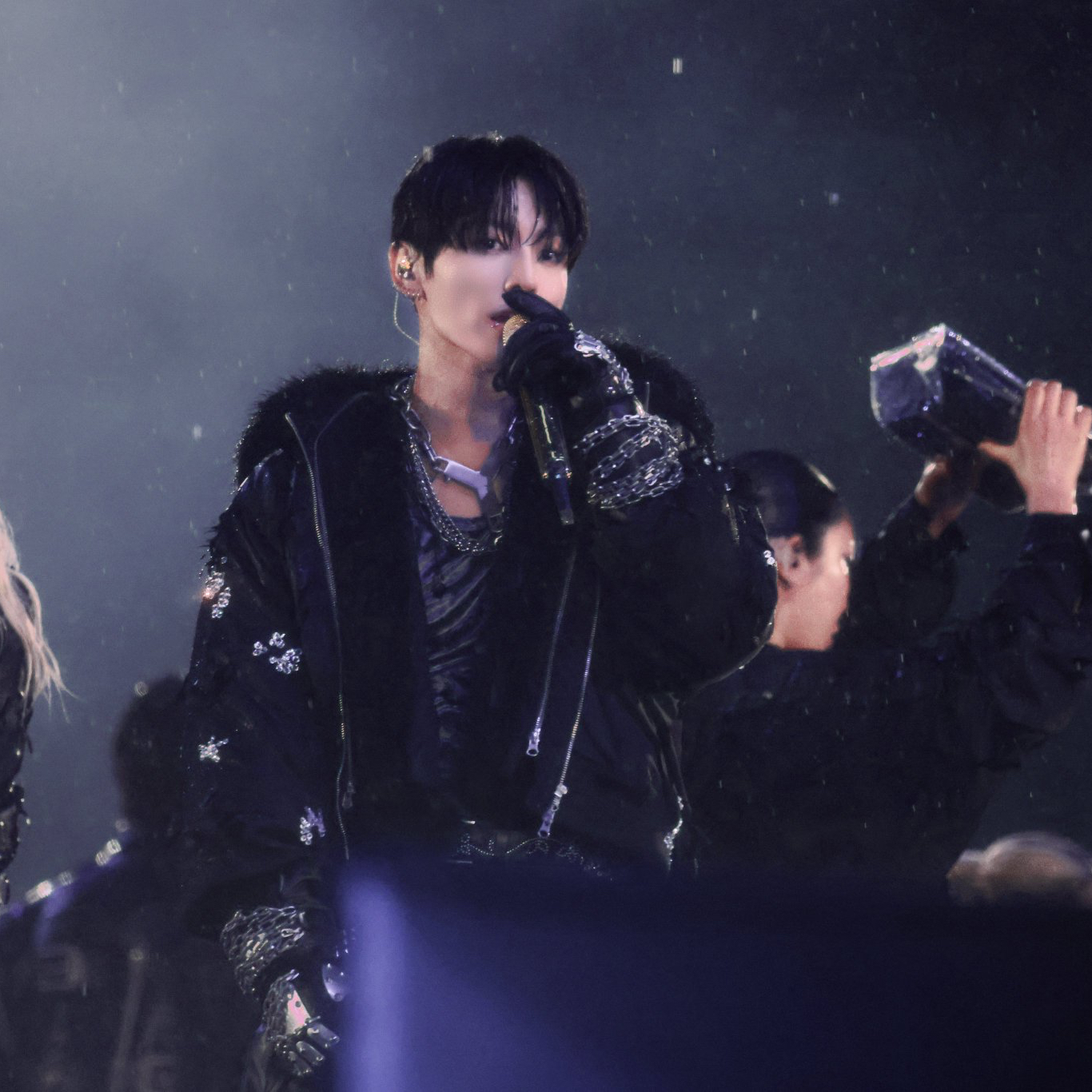 Foto aktivitas terbaru Jungkook (BTS)