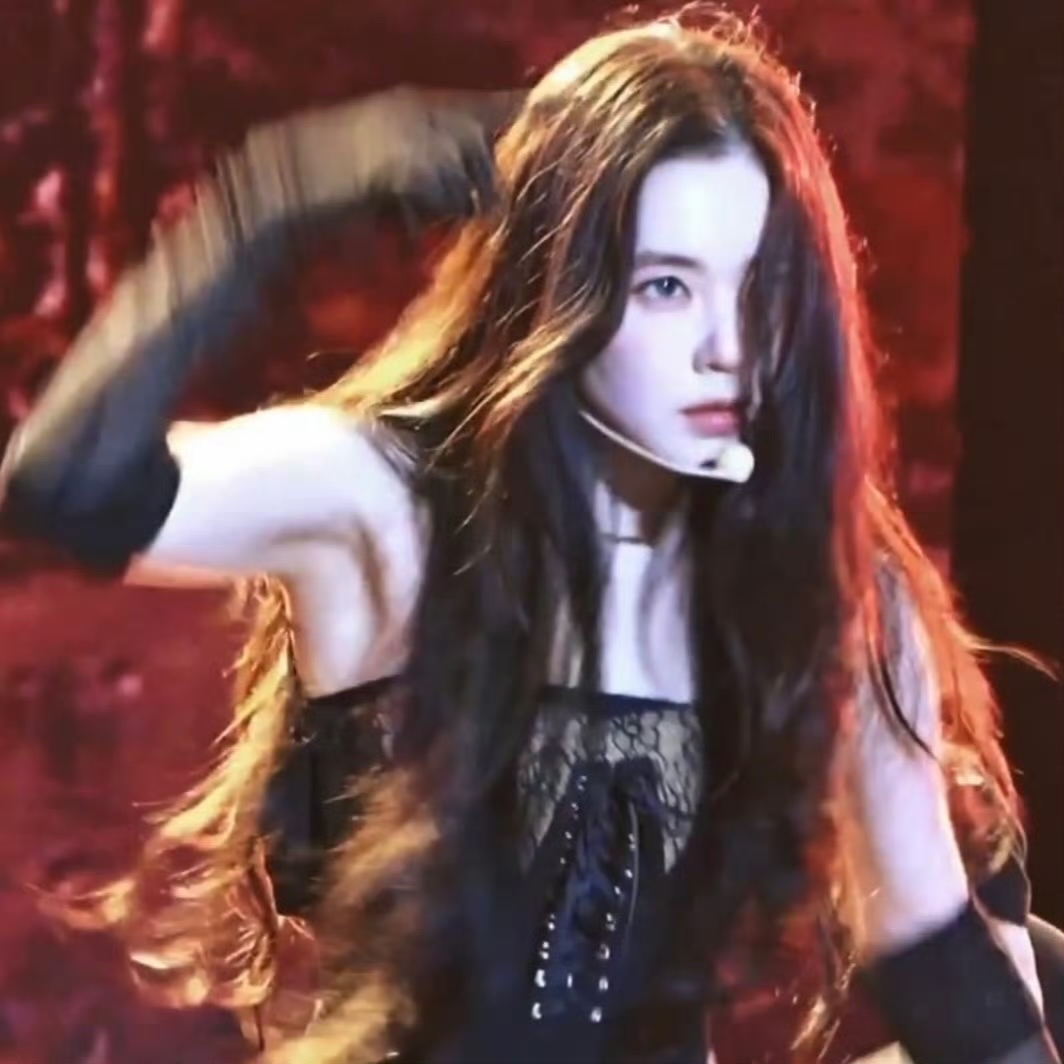 Irene (Red Velvet)的最新照片