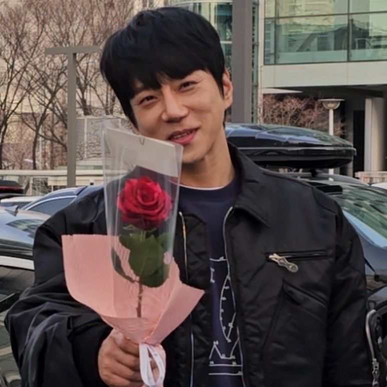 Recent activity shot of Hwang Chiyeol