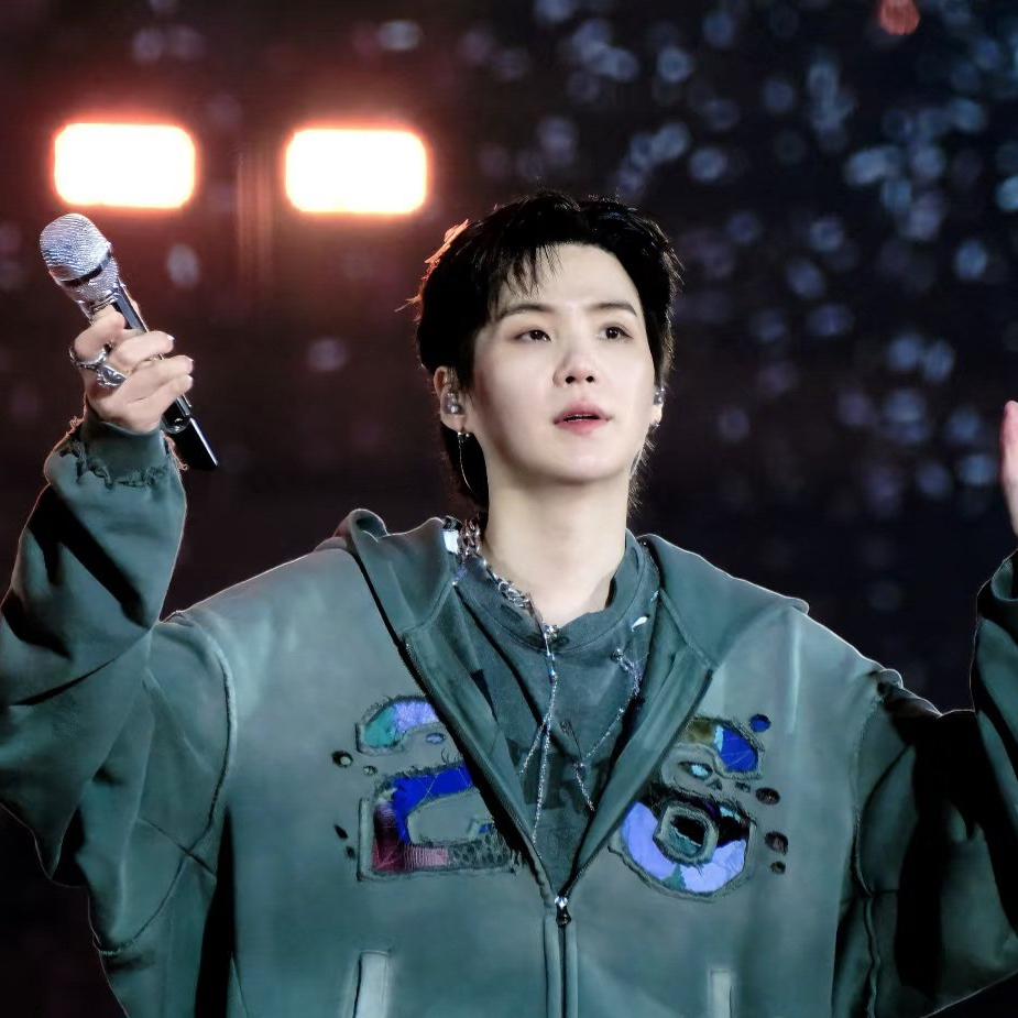 Foto terbaru SUGA (BTS)