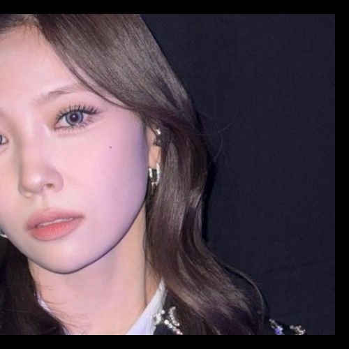 Latest photo of Mayuka (NiziU)